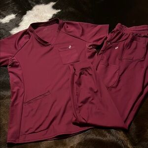 Women's FIT SCRUBS EVEPUR Burgundy Scrub Set like new